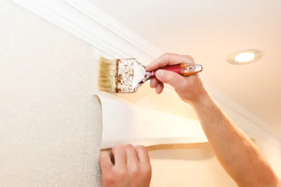 Pose de papier peint à la Lande-de-Lougé — revêtements muraux et toiles de verre